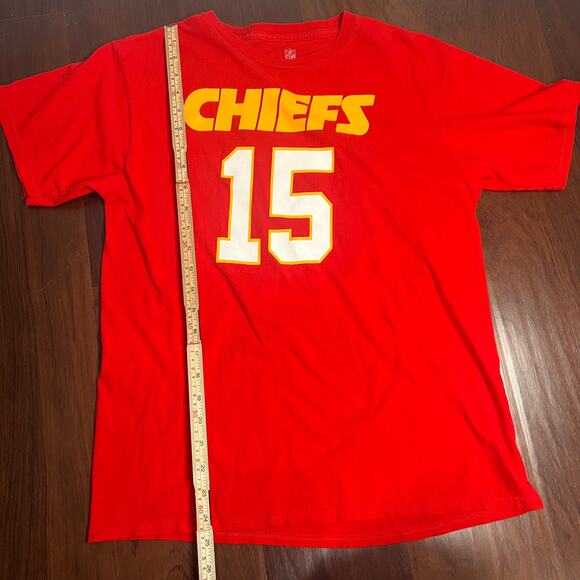 NFL Chiefs Mahomes Red T Shirt Kids  Sz XL-18/20 - Picture 4 of 6